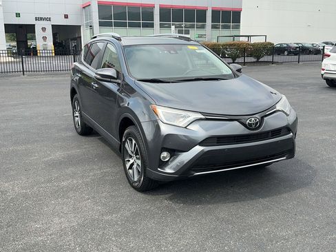 Used 2018 Toyota RAV4 XLE AWD/4WD image 3