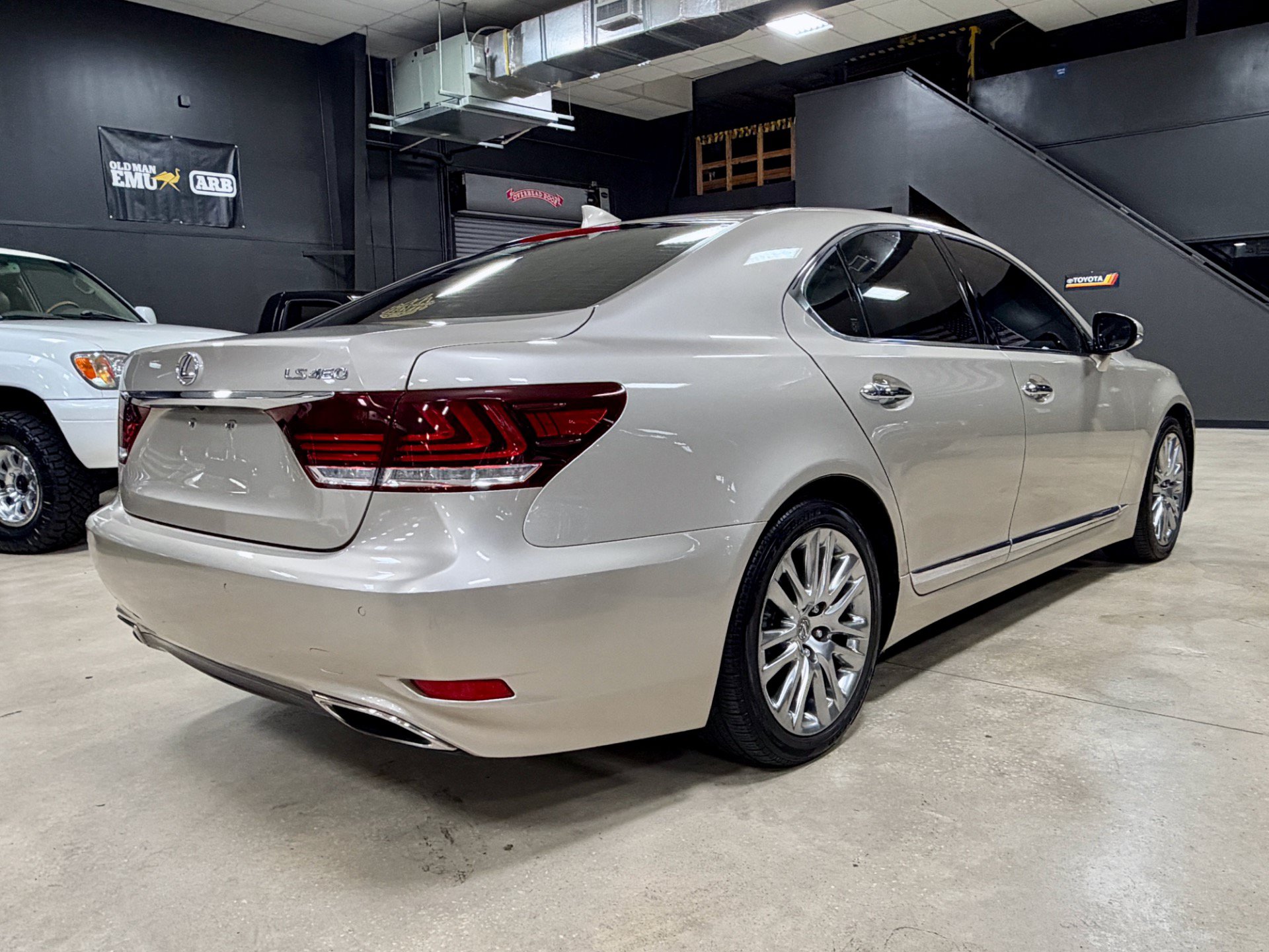 Used 2014 Lexus LS 460 w/ Comfort Package RWD image 9