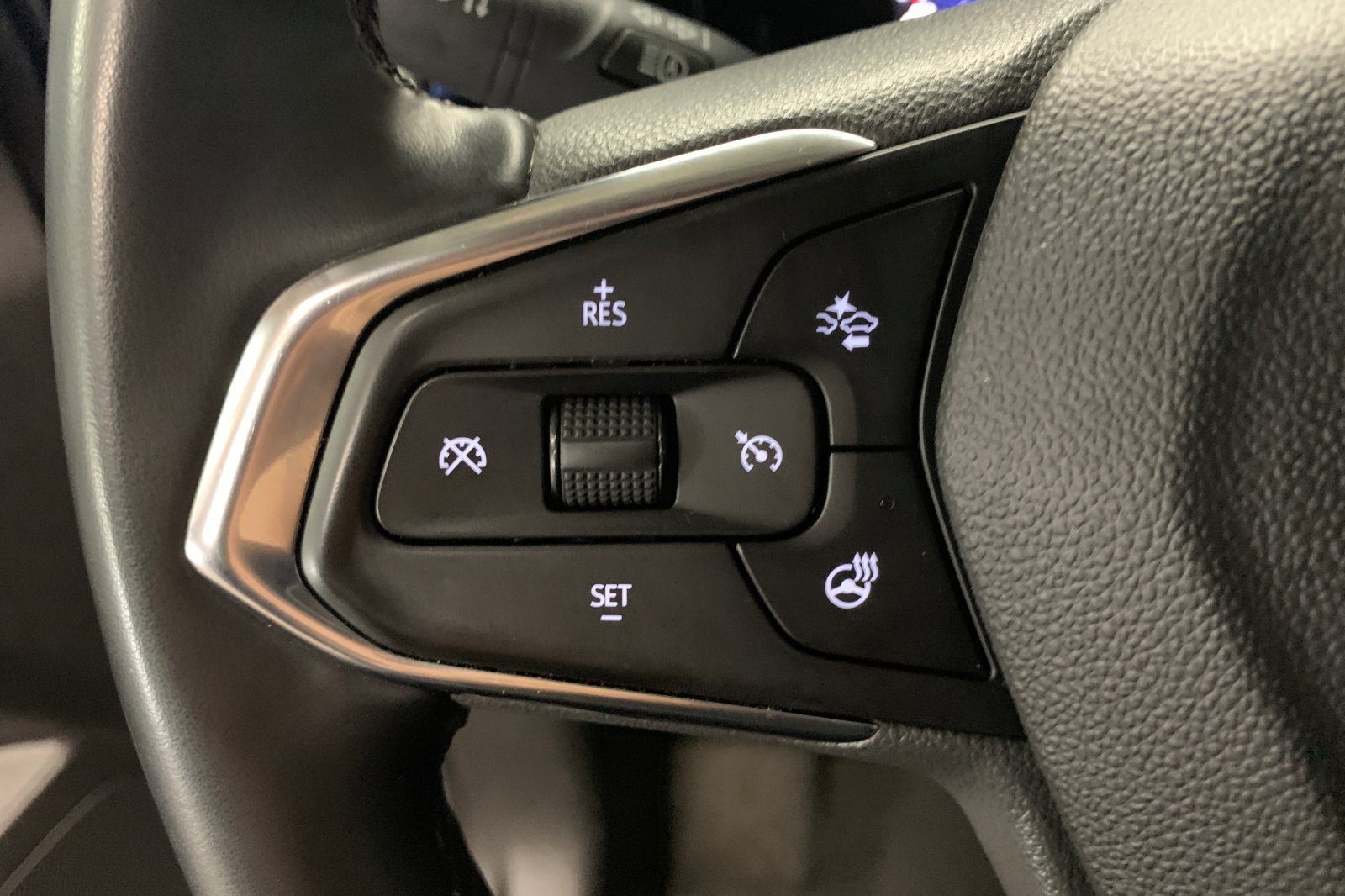 Used 2025 Chevrolet Trax LT w/ LT Convenience Package FWD image 27