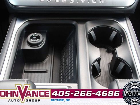 Used 2025 Ford Expedition Platinum AWD/4WD image 32