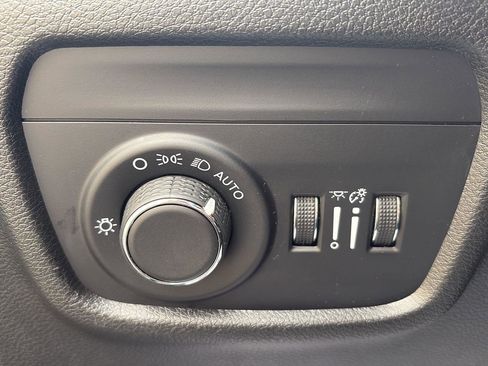 Used 2024 Jeep Grand Cherokee L Laredo image 11