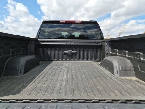 Used 2022 Chevrolet Silverado 1500 LT w/ Z71 Off-Road Package AWD/4WD image 11