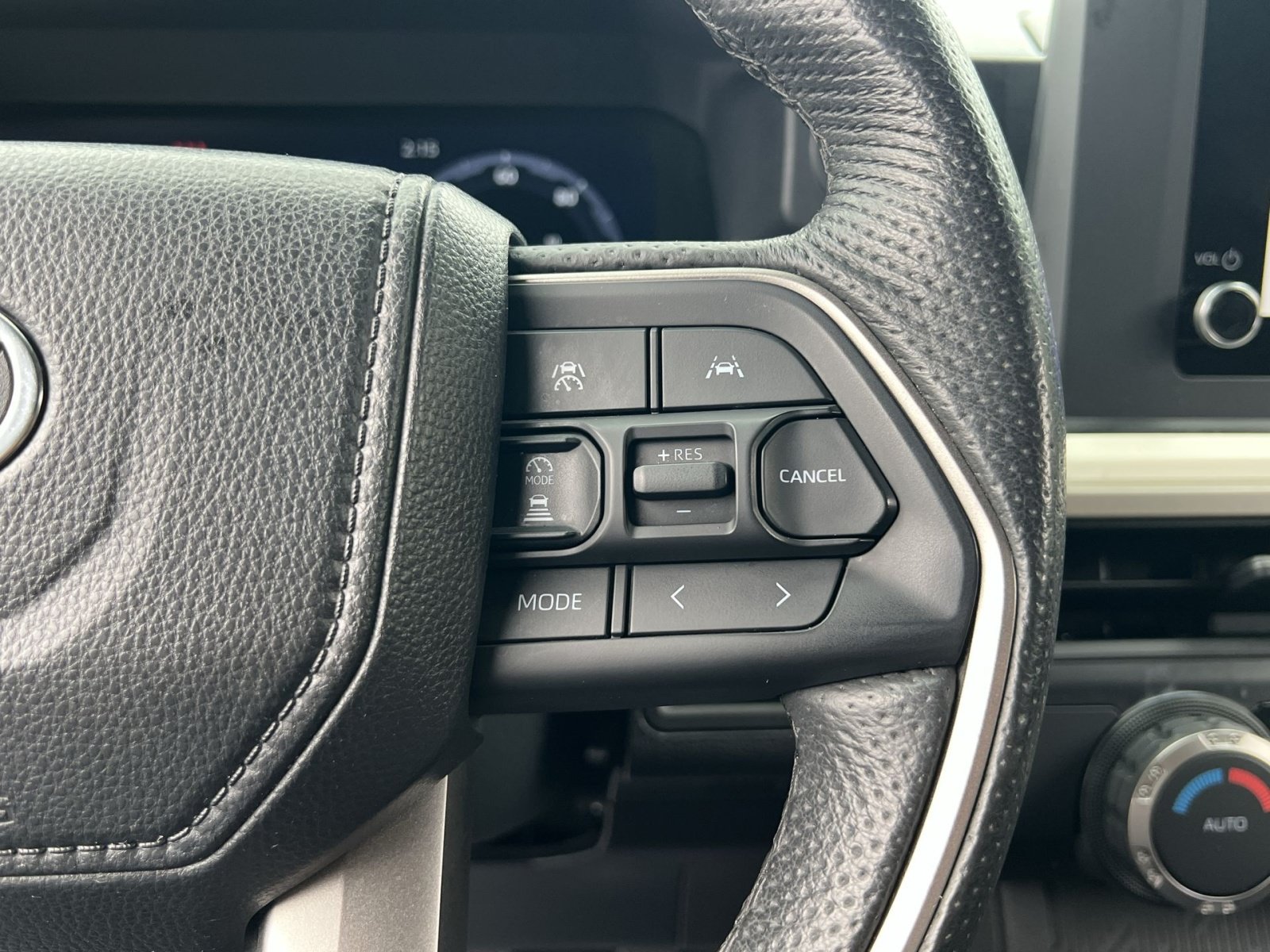 Used 2024 Toyota Tacoma TRD Off-Road AWD/4WD image 33