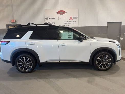 New 2026 Nissan Pathfinder Platinum AWD/4WD image 2