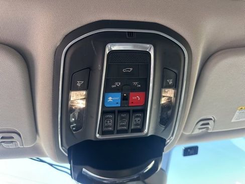 Used 2022 Jeep Wagoneer Series II w/ Premium Group I AWD/4WD image 21