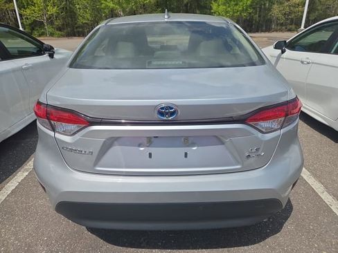 Used 2025 Toyota Corolla LE w/ Convenience Package image 4