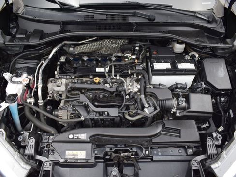 Used 2022 Toyota Corolla Cross XLE image 9