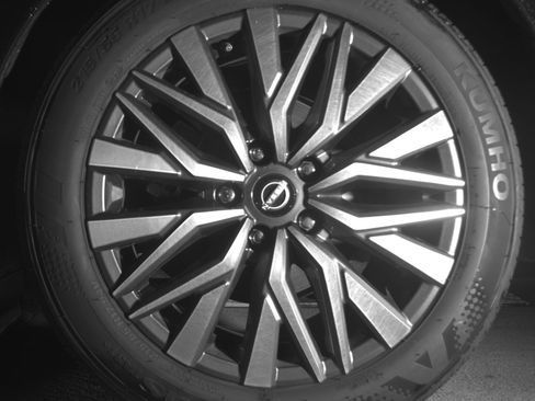 Used 2025 Nissan Altima 2.5 SV FWD image 14