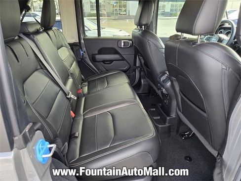 Used 2022 Jeep Wrangler Unlimited Sahara image 17