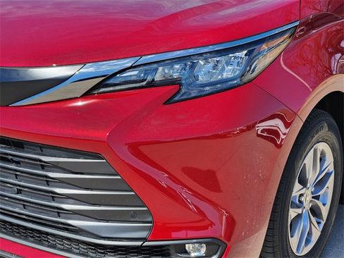 New 2026 Toyota Sienna XLE image 6