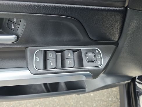 Used 2023 Mercedes-Benz GLB 250 4MATIC image 21