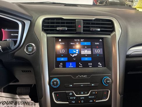 Used 2019 Ford Fusion SE FWD image 14