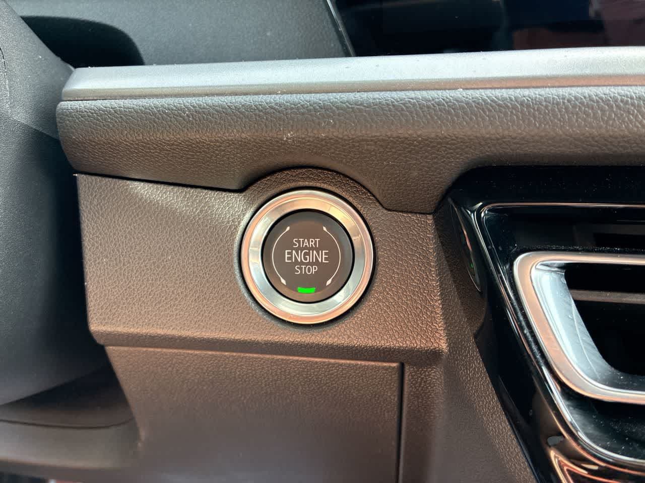 Used 2026 Chevrolet Traverse LT FWD image 17