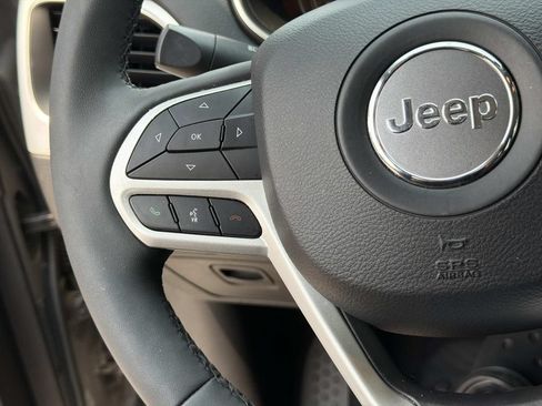 Used 2022 Jeep Cherokee Latitude w/ Sun & Sound Group AWD/4WD image 22