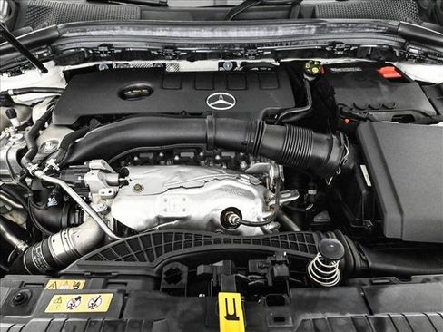 Certified 2022 Mercedes-Benz GLA 250 4MATIC image 25