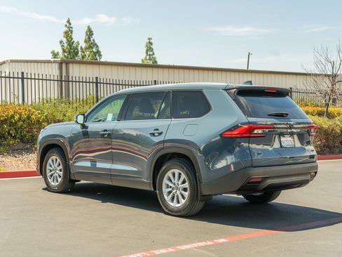 Certified 2024 Toyota Grand Highlander XLE FWD image 11