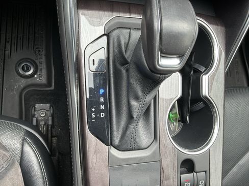 Used 2022 Toyota Highlander Limited FWD image 26