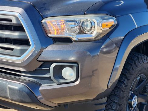 Used 2017 Toyota Tacoma SR5 w/ Tow Package image 8