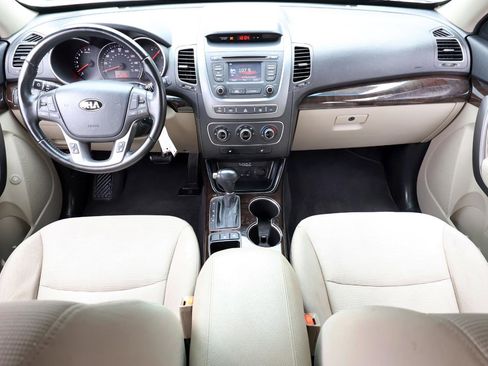 Used 2015 Kia Sorento LX image 16