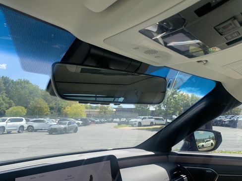 Used 2025 Lexus ES 350 Ultra Luxury w/ Accessory Package (Z2) FWD image 27