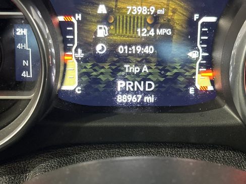 Used 2018 Jeep Wrangler Unlimited Sahara AWD/4WD image 27