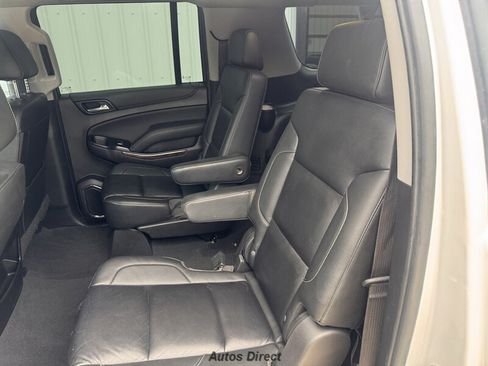 Used 2019 Chevrolet Suburban LT w/ Luxury Package RWD image 27