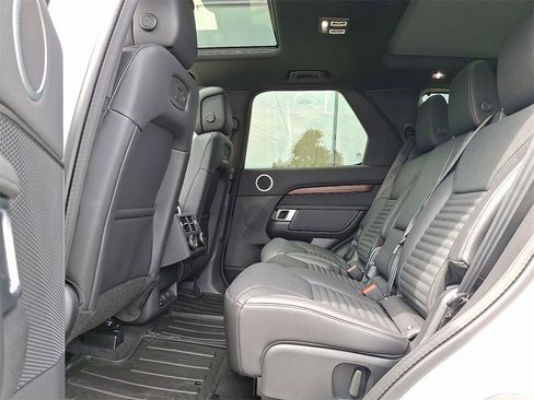 New 2025 Land Rover Discovery S image 6