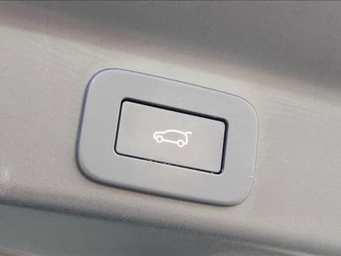 Used 2024 Jaguar F-PACE R-Dynamic S image 7