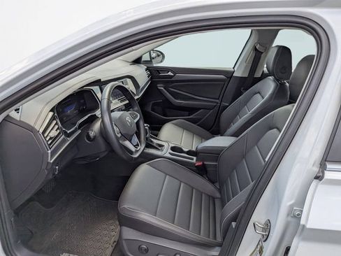 Used 2024 Volkswagen Jetta SE FWD image 19