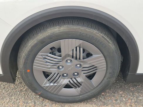 New 2025 Kia K4 LXS image 17