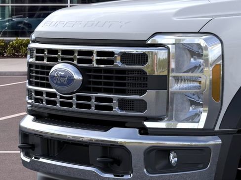 New 2026 Ford F450 XL w/ XL Chrome Package RWD image 18
