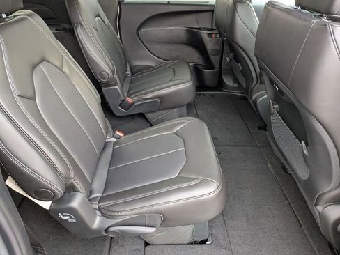 New 2026 Chrysler Pacifica Select FWD image 28