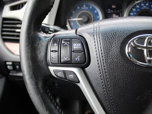 Used 2017 Toyota Sienna Limited AWD/4WD image 38