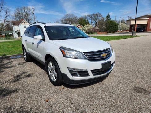 Used 2016 Chevrolet Traverse LT w/ Style and Technology Package image 5