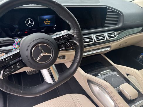 Used 2024 Mercedes-Benz GLS 580 4MATIC image 13