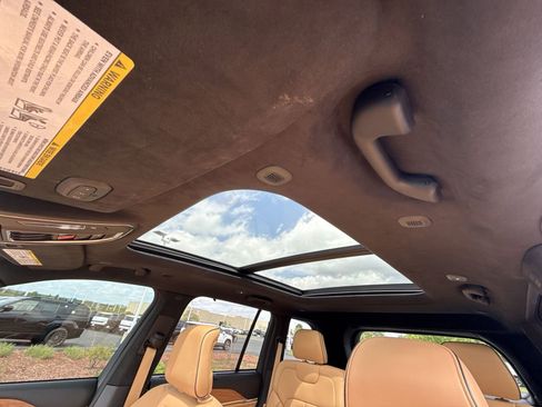 Used 2025 Jeep Grand Cherokee Summit AWD/4WD image 22