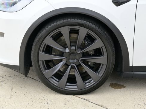 Used 2022 Tesla Model X image 9