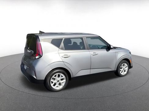 Used 2025 Kia Soul LX w/ LX Technology Package FWD image 15