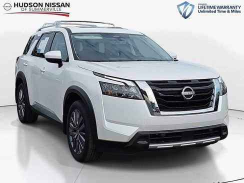 Used 2025 Nissan Pathfinder SL w/ SL Premium Package image 1