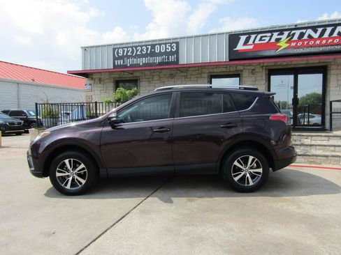 Used 2017 Toyota RAV4 XLE FWD image 2
