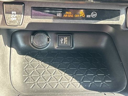 Used 2025 Toyota RAV4 XLE FWD image 39