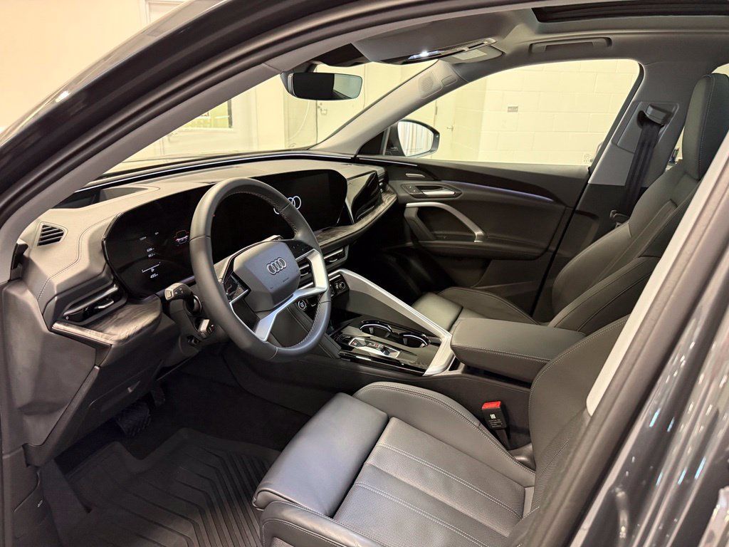 Used 2025 Audi Q5 Premium Plus AWD/4WD image 2