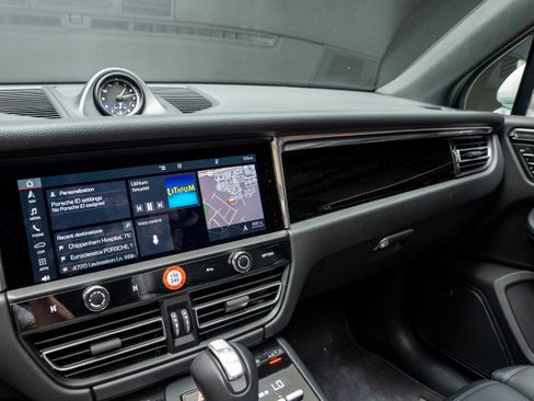 Certified 2026 Porsche Macan AWD/4WD image 20