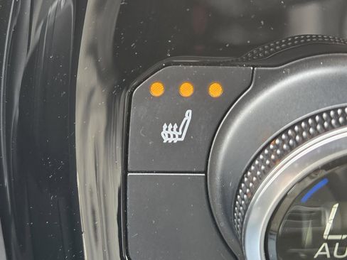 Used 2022 Toyota Highlander XLE image 28