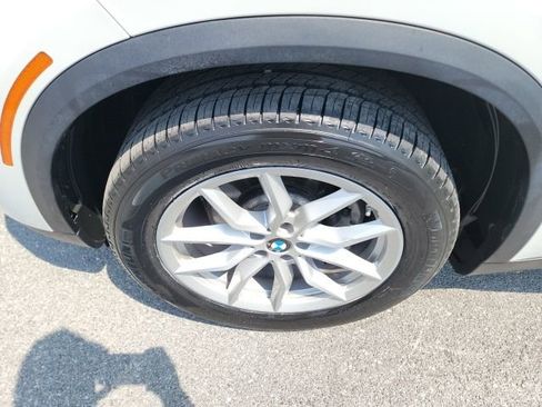 Used 2021 BMW X5 xDrive40i w/ Premium Package image 12