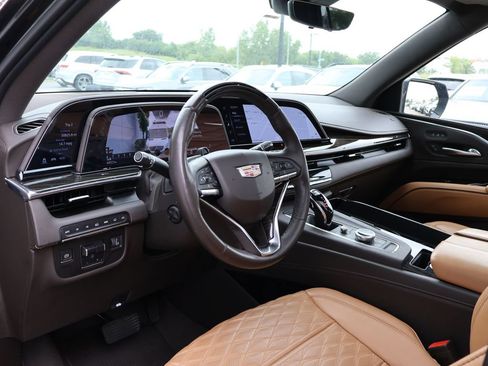Used 2022 Cadillac Escalade ESV Premium Luxury w/ Performance Package AWD/4WD image 16
