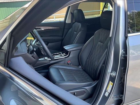 Used 2022 Buick Envision Avenir w/ Technology Package II AWD/4WD image 23