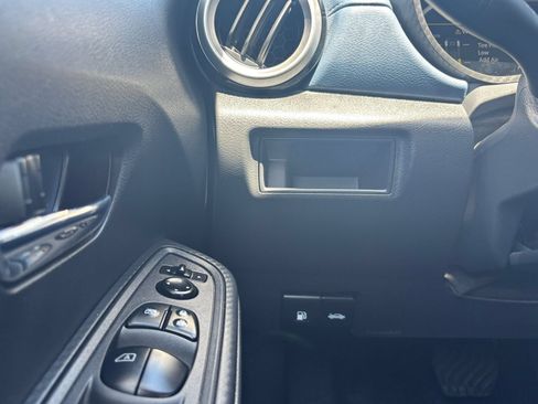 Used 2025 Nissan Versa SV FWD image 31