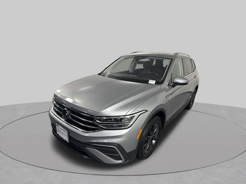 Used 2023 Volkswagen Tiguan SE AWD/4WD image 24