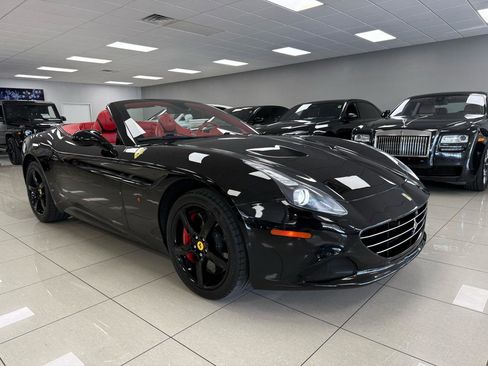 Used 2015 Ferrari California T RWD image 2